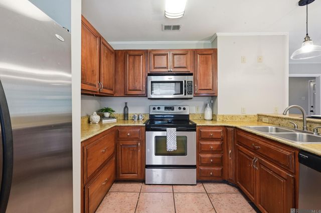 9346 Rainford Rd, Baton Rouge, LA 70810