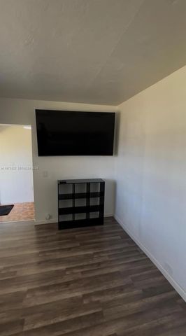 9828 NW 26th Ave 2, Miami, FL 33147