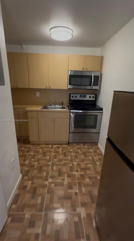 9828 NW 26th Ave 2, Miami, FL 33147