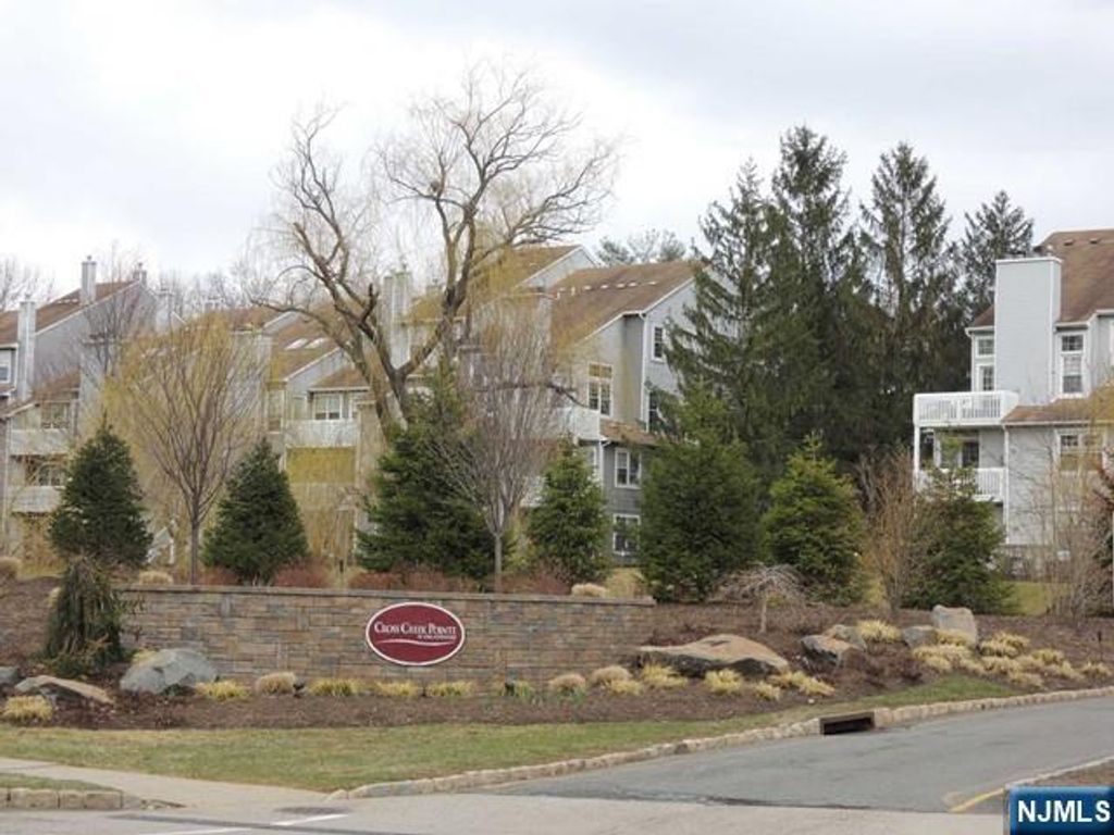 8 Markham Circle, Englewood, NJ 07631