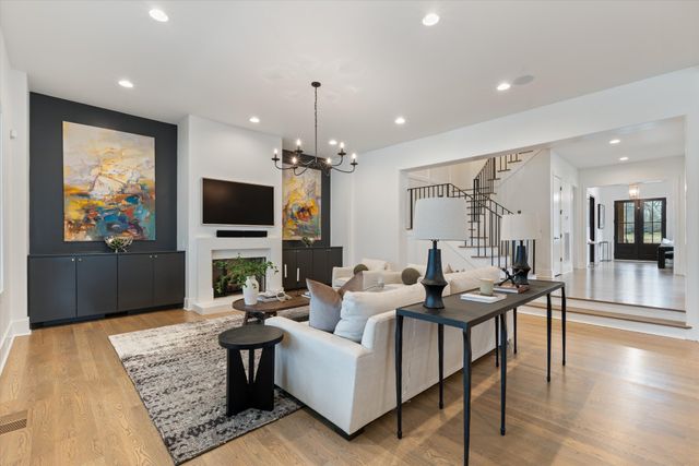 915 Glendale Ln, Nashville, TN 37204