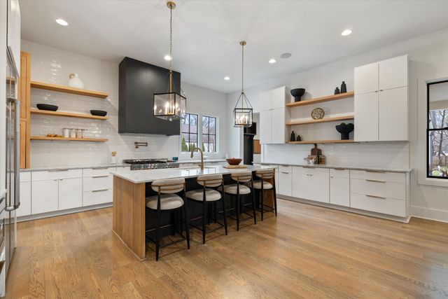 915 Glendale Ln, Nashville, TN 37204