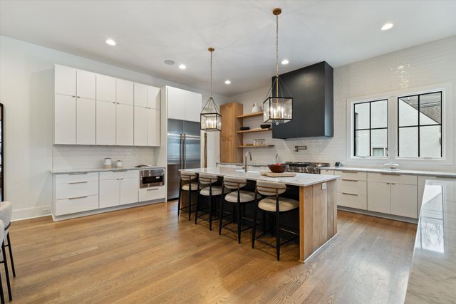 915 Glendale Ln, Nashville, TN 37204