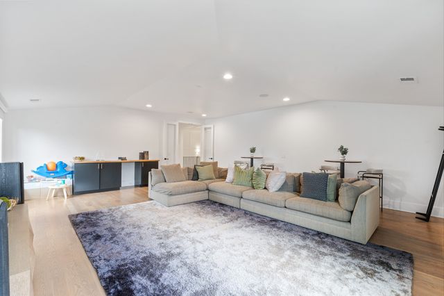 915 Glendale Ln, Nashville, TN 37204