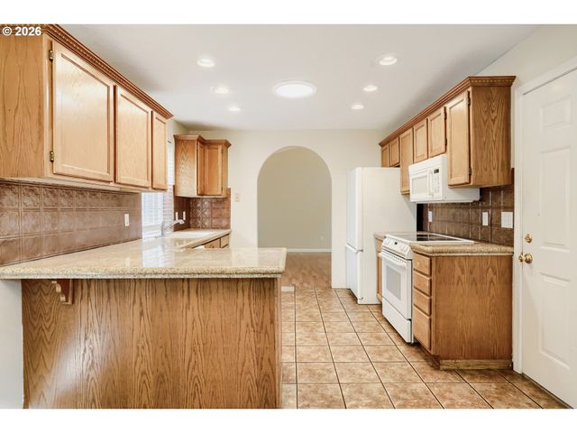 951 MILL St, Silverton, OR 97381