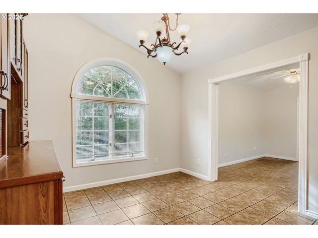 951 MILL St, Silverton, OR 97381