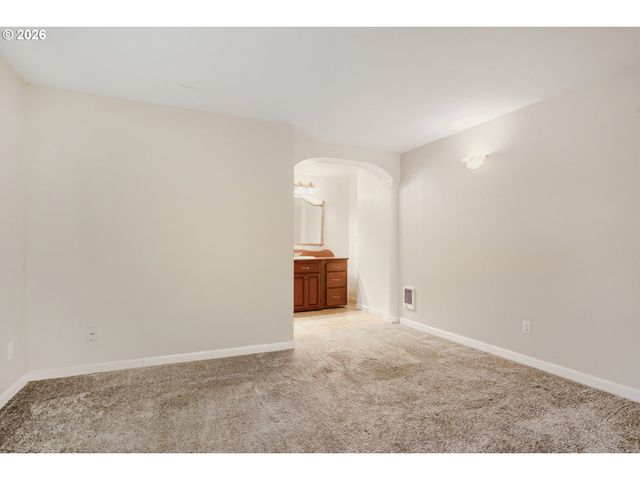 951 MILL St, Silverton, OR 97381