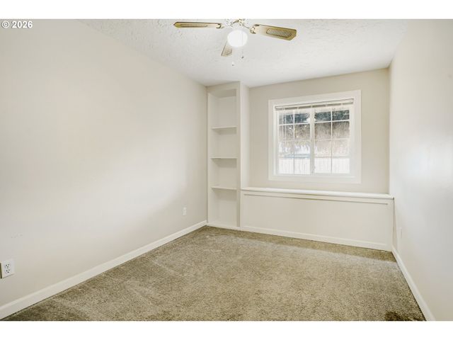951 MILL St, Silverton, OR 97381