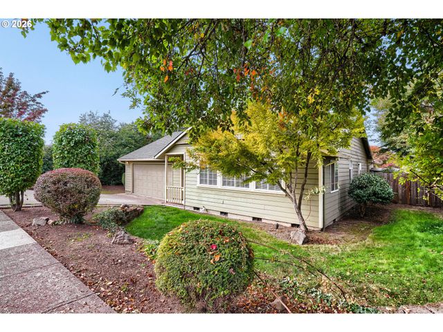 951 MILL St, Silverton, OR 97381