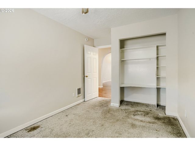 951 MILL St, Silverton, OR 97381