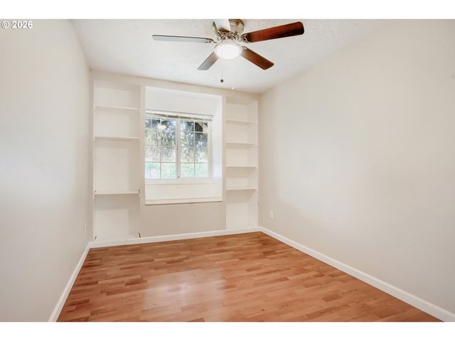 951 MILL St, Silverton, OR 97381