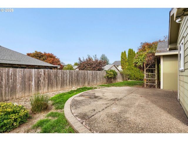 951 MILL St, Silverton, OR 97381