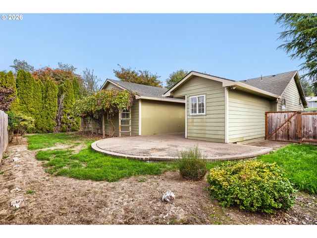 951 MILL St, Silverton, OR 97381