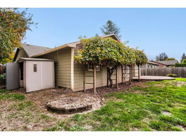 951 MILL St, Silverton, OR 97381