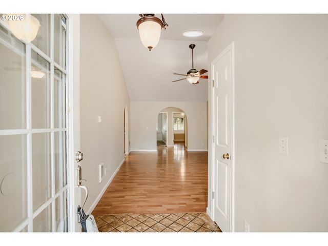 951 MILL St, Silverton, OR 97381