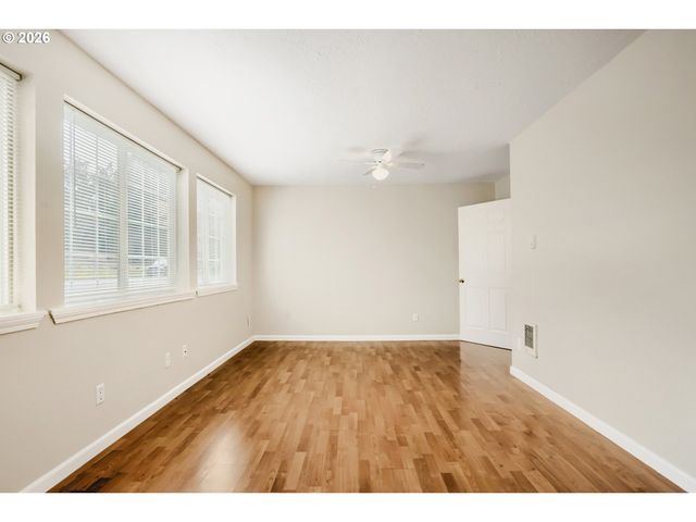 951 MILL St, Silverton, OR 97381