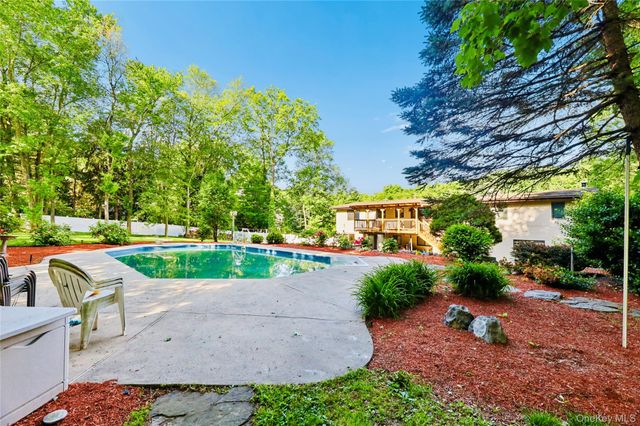 5 Shagbark Court, New City, NY 10956