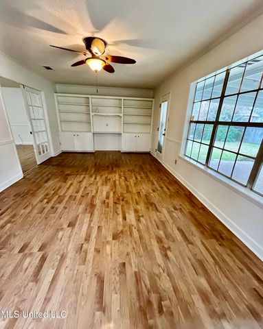 2 Lexington Place, Gulfport, MS 39507