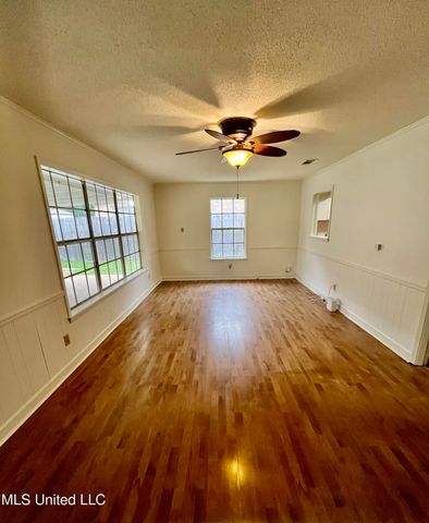 2 Lexington Place, Gulfport, MS 39507