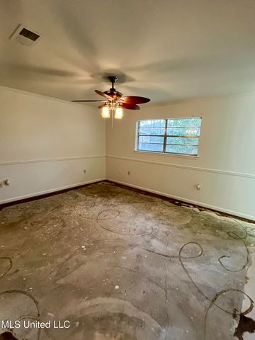 2 Lexington Place, Gulfport, MS 39507