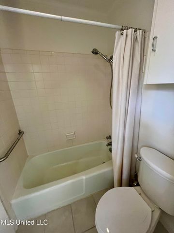 2 Lexington Place, Gulfport, MS 39507