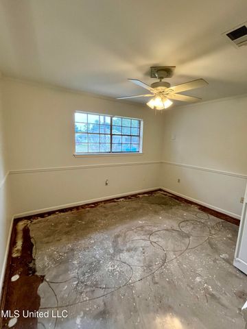 2 Lexington Place, Gulfport, MS 39507