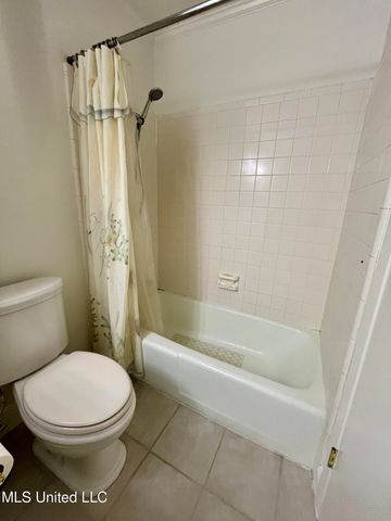 2 Lexington Place, Gulfport, MS 39507