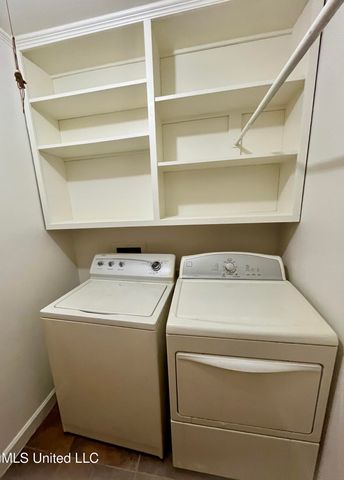 2 Lexington Place, Gulfport, MS 39507