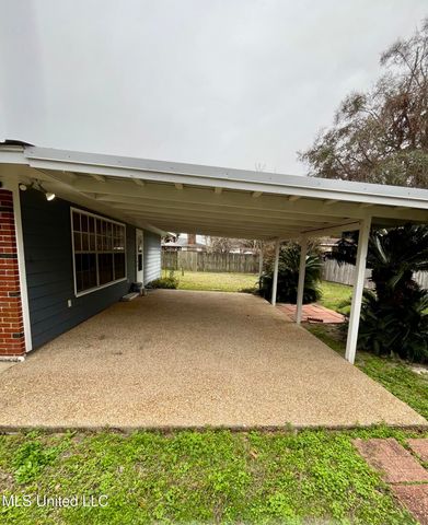 2 Lexington Place, Gulfport, MS 39507