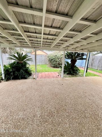 2 Lexington Place, Gulfport, MS 39507