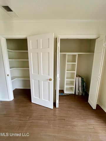 2 Lexington Place, Gulfport, MS 39507