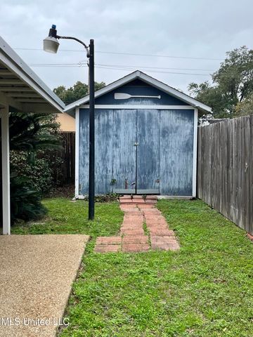 2 Lexington Place, Gulfport, MS 39507