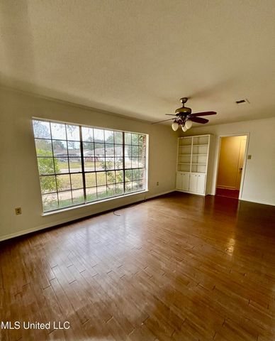 2 Lexington Place, Gulfport, MS 39507