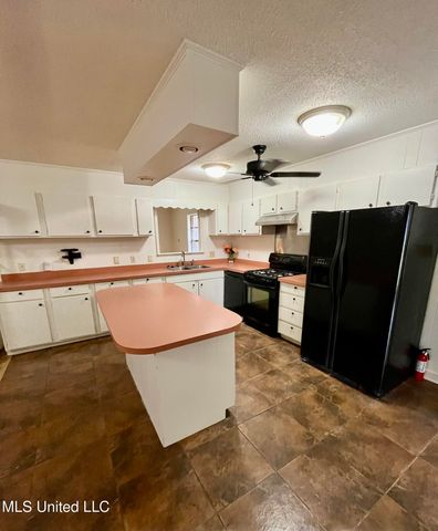 2 Lexington Place, Gulfport, MS 39507