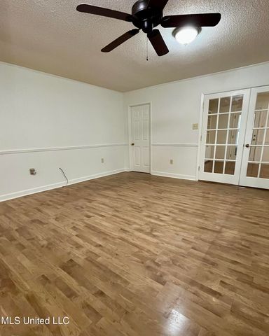 2 Lexington Place, Gulfport, MS 39507