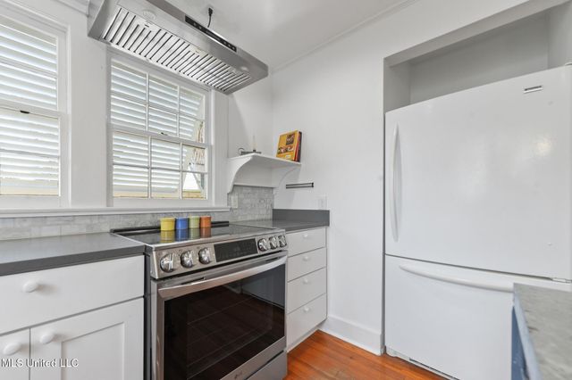 321 State Street, Bay Saint Louis, MS 39520