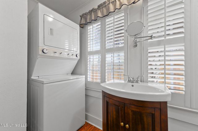 321 State Street, Bay Saint Louis, MS 39520