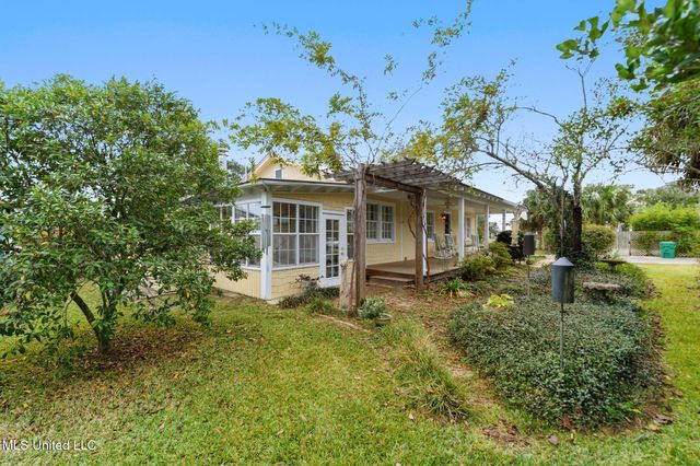 321 State Street, Bay Saint Louis, MS 39520