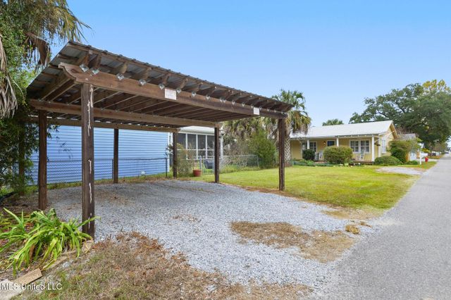 321 State Street, Bay Saint Louis, MS 39520