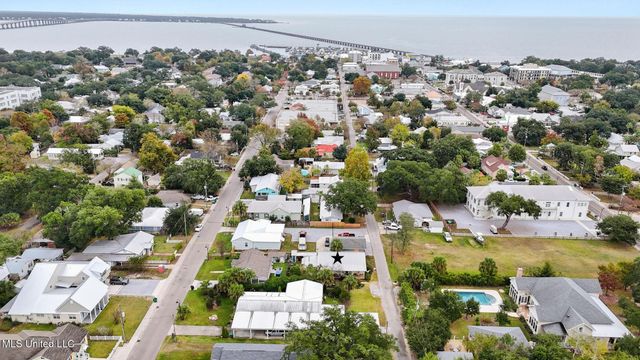 321 State Street, Bay Saint Louis, MS 39520