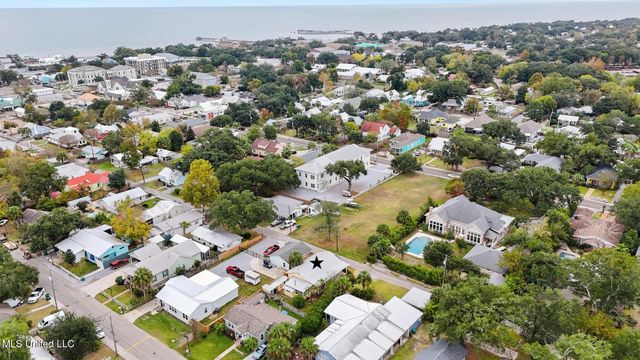 321 State Street, Bay Saint Louis, MS 39520