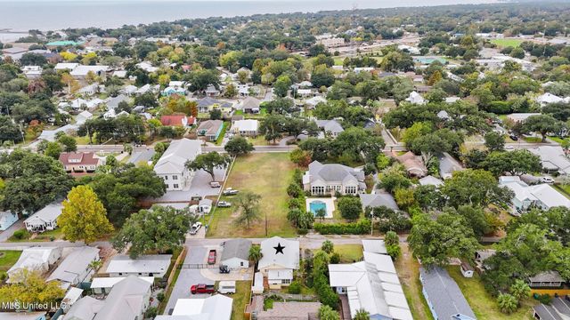 321 State Street, Bay Saint Louis, MS 39520