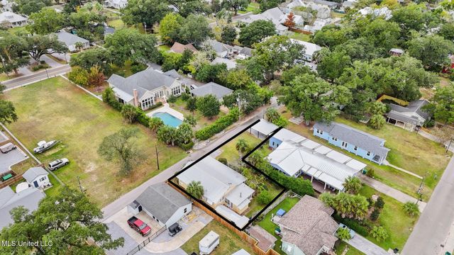 321 State Street, Bay Saint Louis, MS 39520