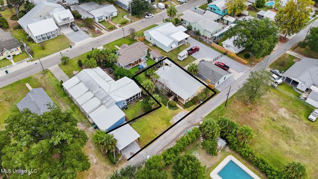 321 State Street, Bay Saint Louis, MS 39520