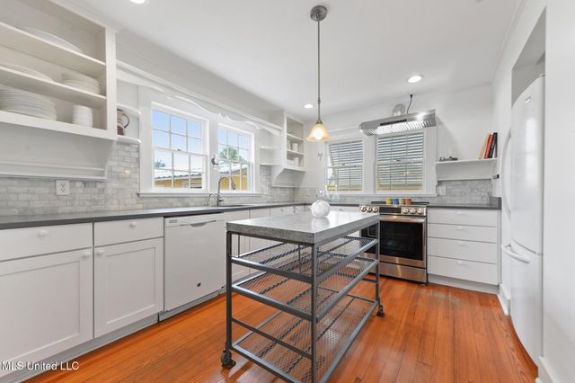 321 State Street, Bay Saint Louis, MS 39520