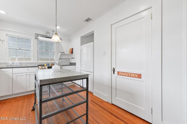 321 State Street, Bay Saint Louis, MS 39520