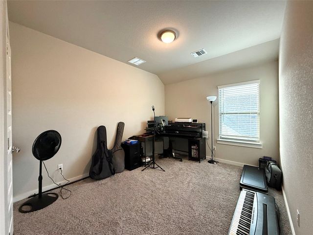 174 Gullivers DR, Elgin, TX 78621