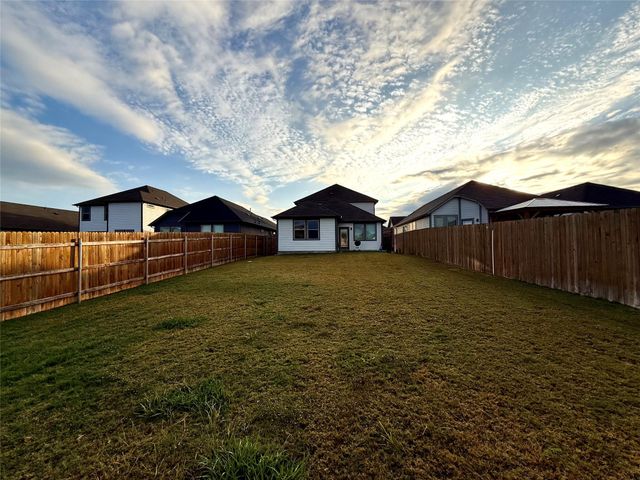 174 Gullivers DR, Elgin, TX 78621