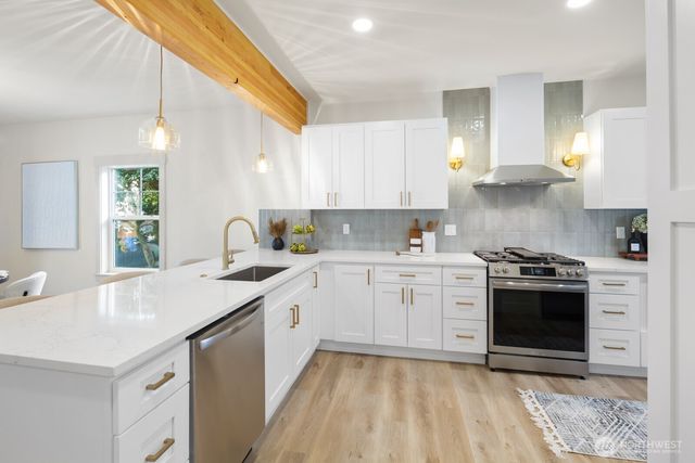 3037 21st Avenue W, Seattle, WA 98199