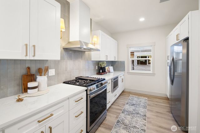 3037 21st Avenue W, Seattle, WA 98199